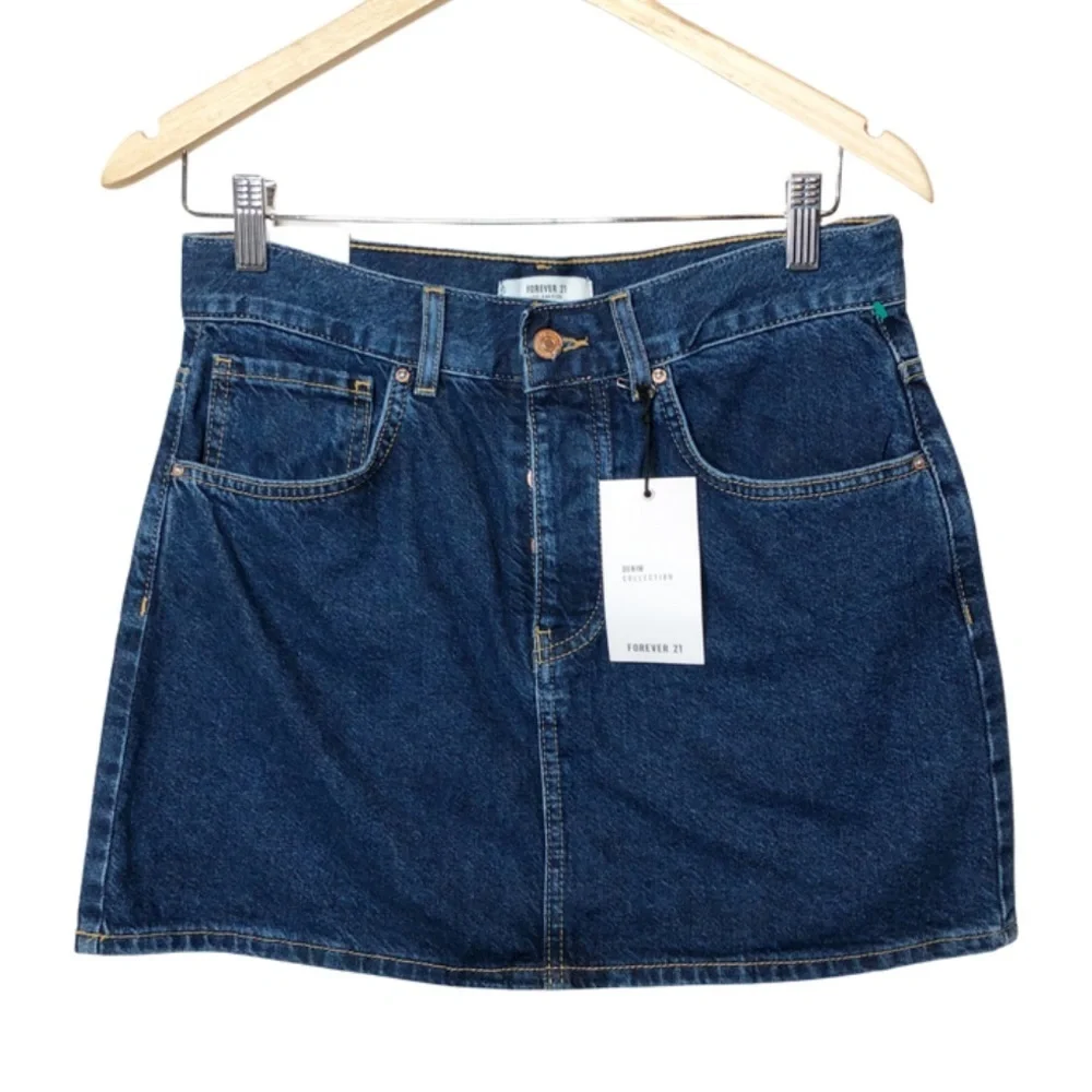 NWT Forever 21 Dark Wash Denim Mini Skirt Button Fly Size Medium‎